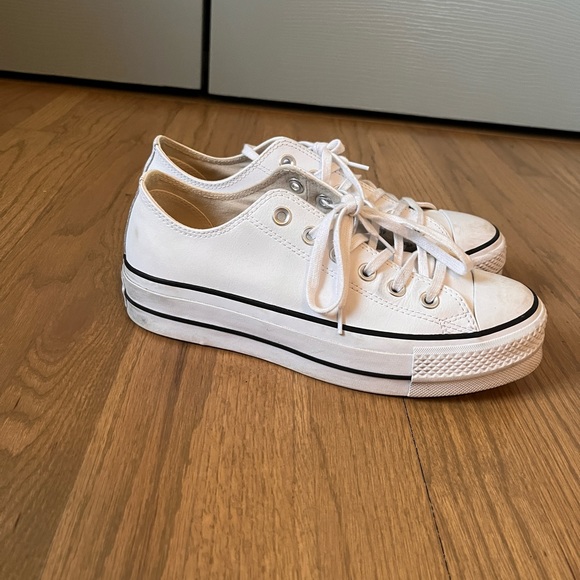 Converse Shoes - Platform Leather Lowtop Converse Women’s size 9